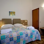 מלון דירות Caffarena 4*