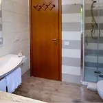 Caffarena מלון דירות 4*