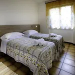 Caffarena מלון דירות 4*