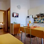 Caffarena מלון דירות 4*