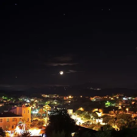 Ξενοδοχείο με διαμερίσματα Caffarena 4*